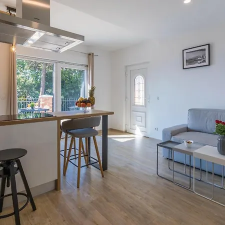 One-bedroom In Apartment *