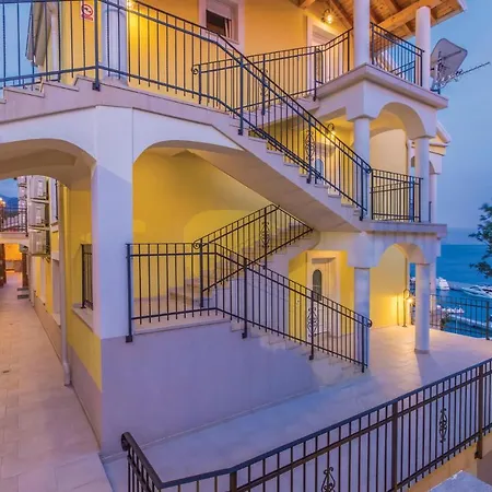 One-bedroom In Apartment *