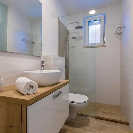 One-bedroom In Apartment *